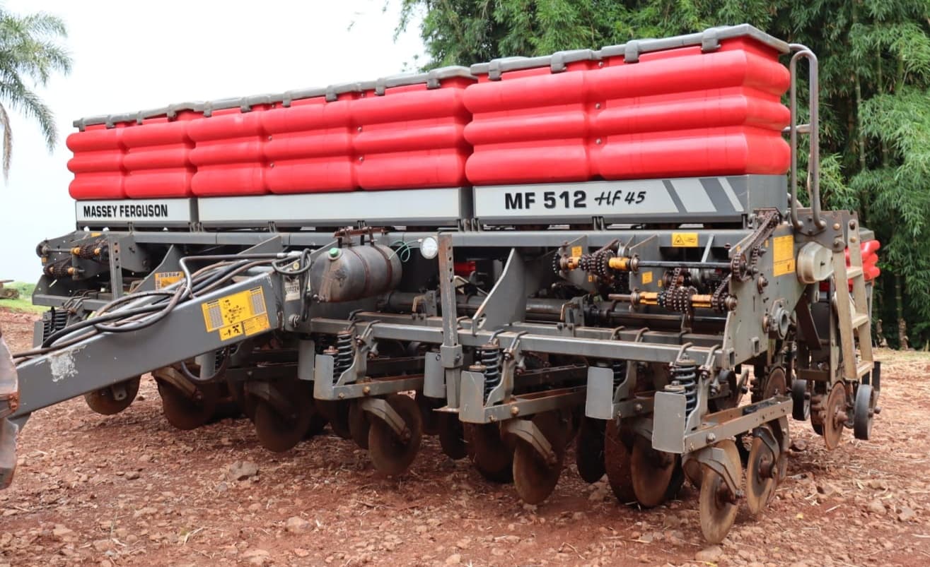 Plantadeira Massey Ferguson Modelo MF 512 12 Linhas - 2